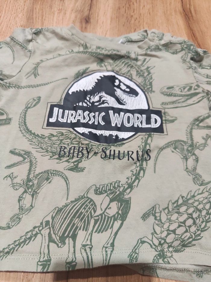 T-shirt Jurassic World baby saurus kaki 36 mois - photo numéro 2