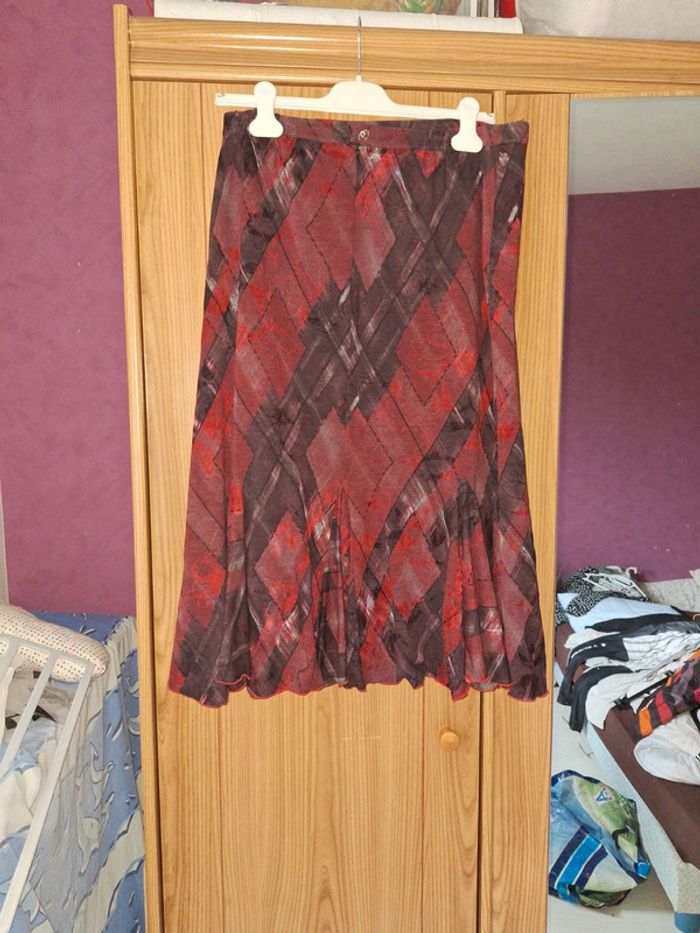 Jupe longue rouge et noire - photo numéro 2