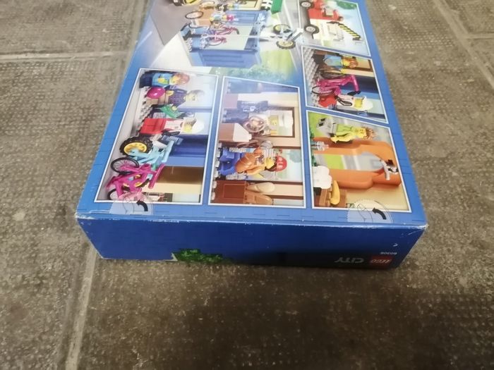 Lego City 60306 La rue commerçante
[NEUF] - photo numéro 5