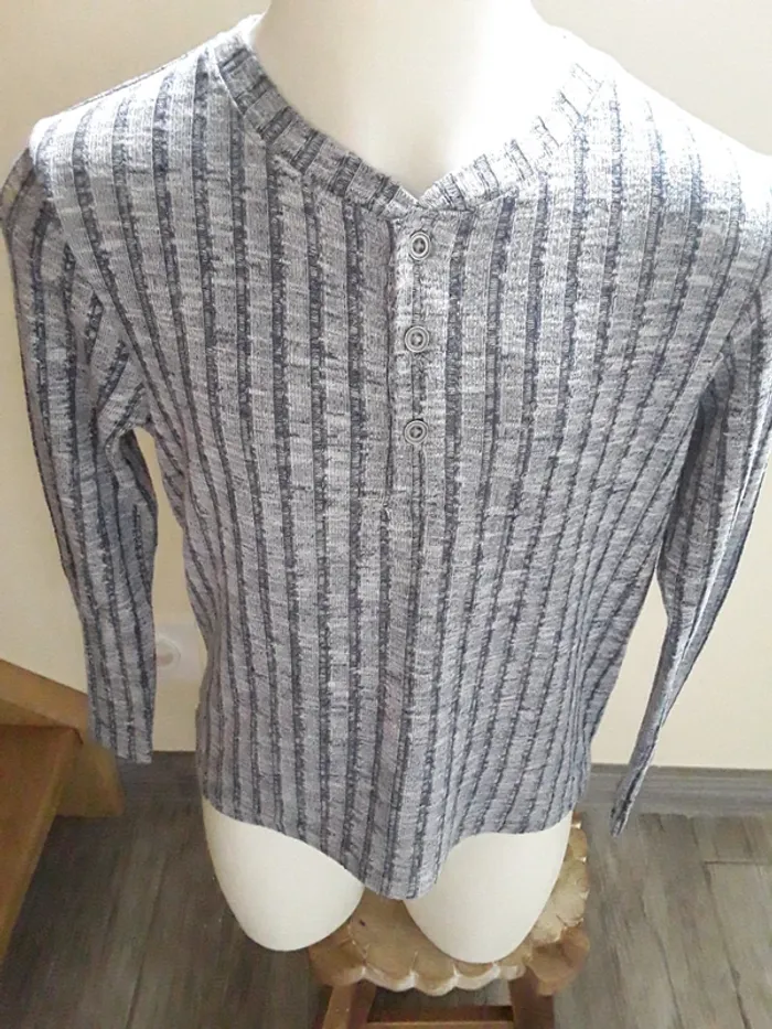 Pull léger 6 ans  (116 cm) - photo numéro 2