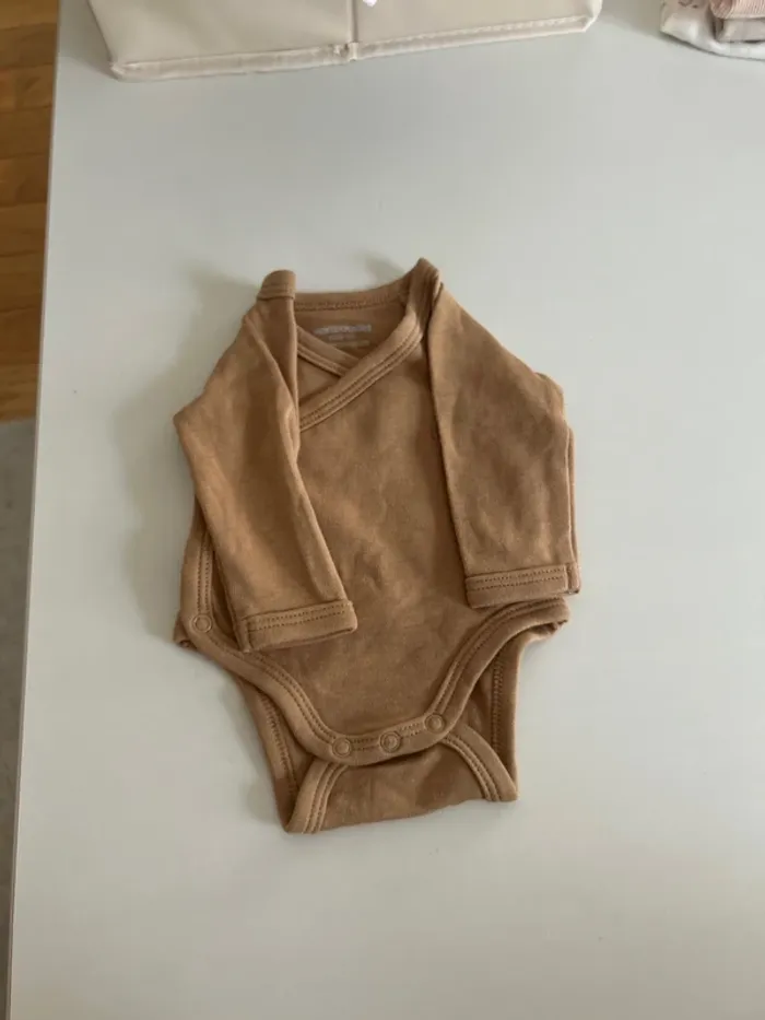 Kit naissance (2 pyjamas velours et 5 bodys manches longues) - photo numéro 8