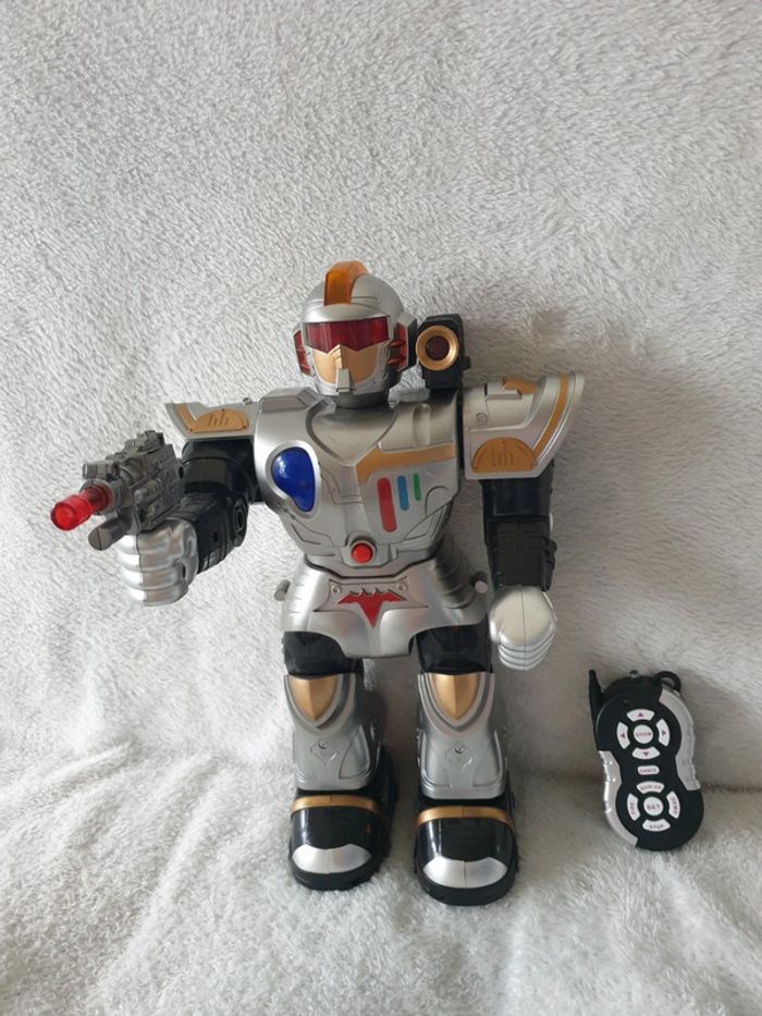 Robot feng yen avec télécommande