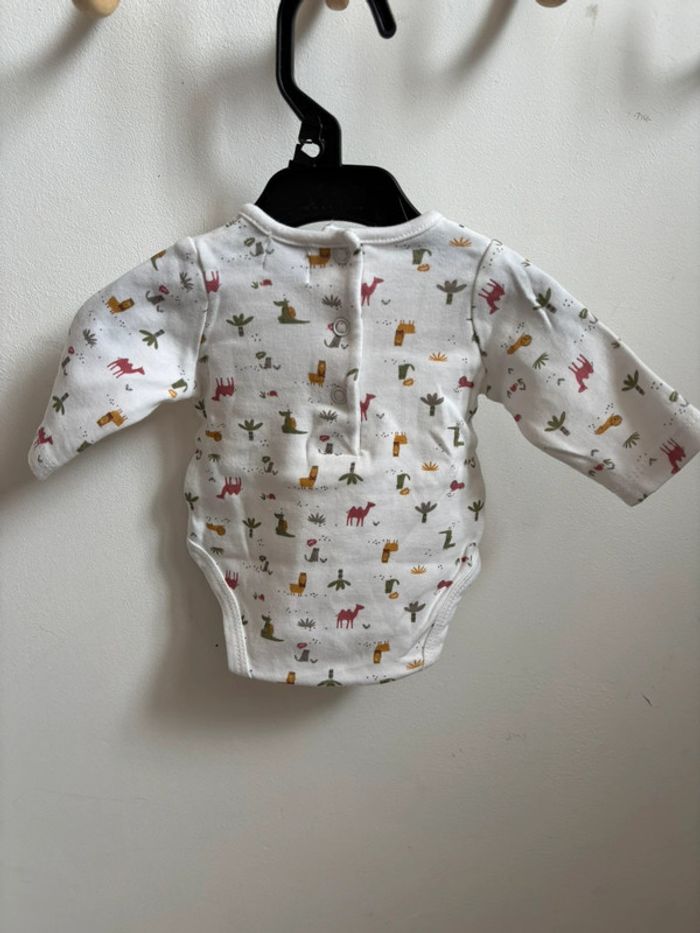 Ensemble body + salopette 1 mois - photo numéro 9