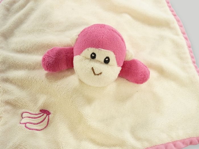 Doudou singe carré plat velours rose écru Zeeman 25 cm - photo numéro 3