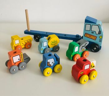 Camion remorque avec six véhicules