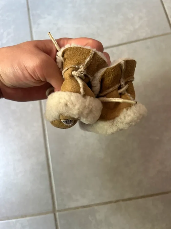 Chaussons bébé taille 18 - photo numéro 2