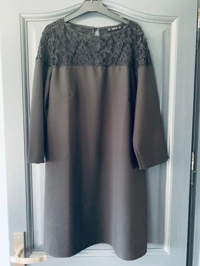 Robe T M