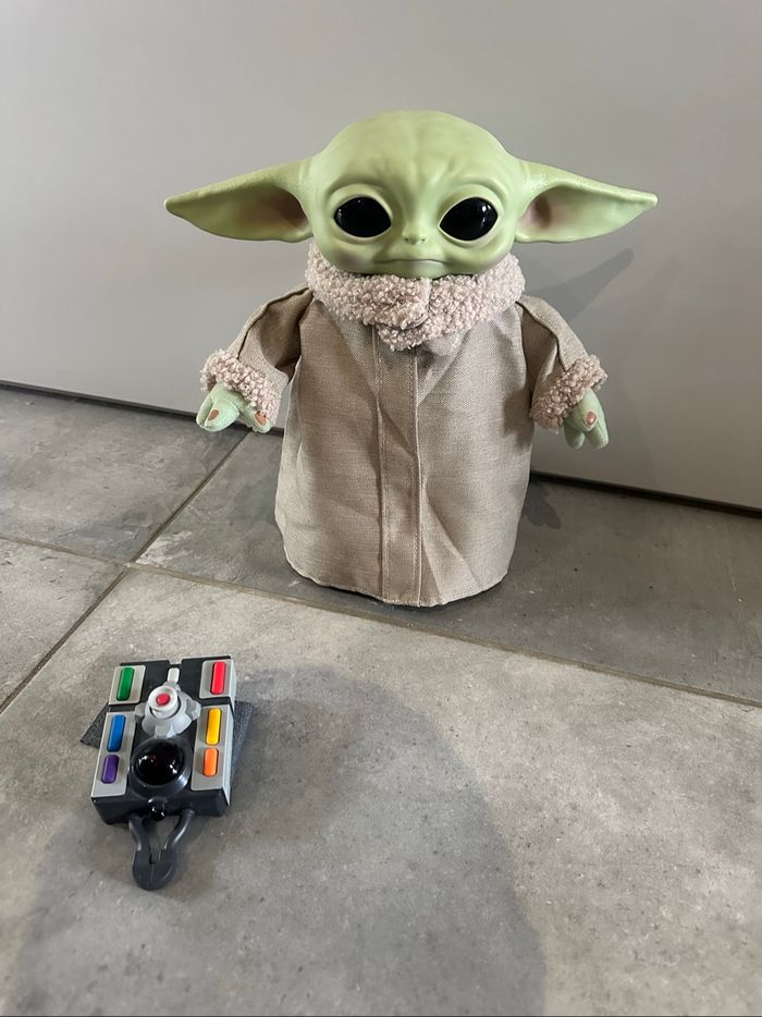 Mattel Disney Star Wars Le Mandalorien, Bébé Yoda Peluche Animée L’Enfant Radiocommand