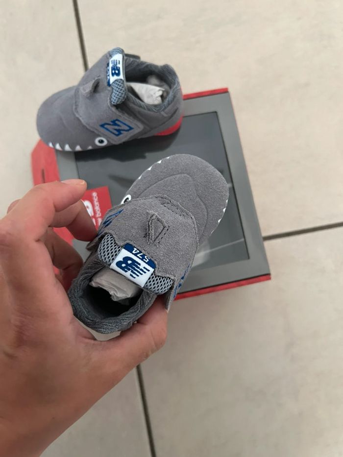 Basket new balance taille 17 thème requin - photo numéro 5
