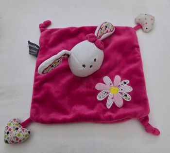 Doudou Lapin carré plat rose fuschia- cœurs fleur - Orchestra