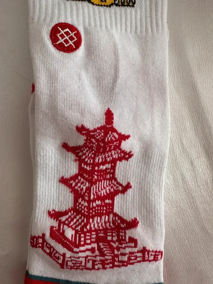 🧦 Chaussettes édition limitée Stance X Nirvana – Chat porte-bonheur & pagode rouge – Taille M - photo numéro 3