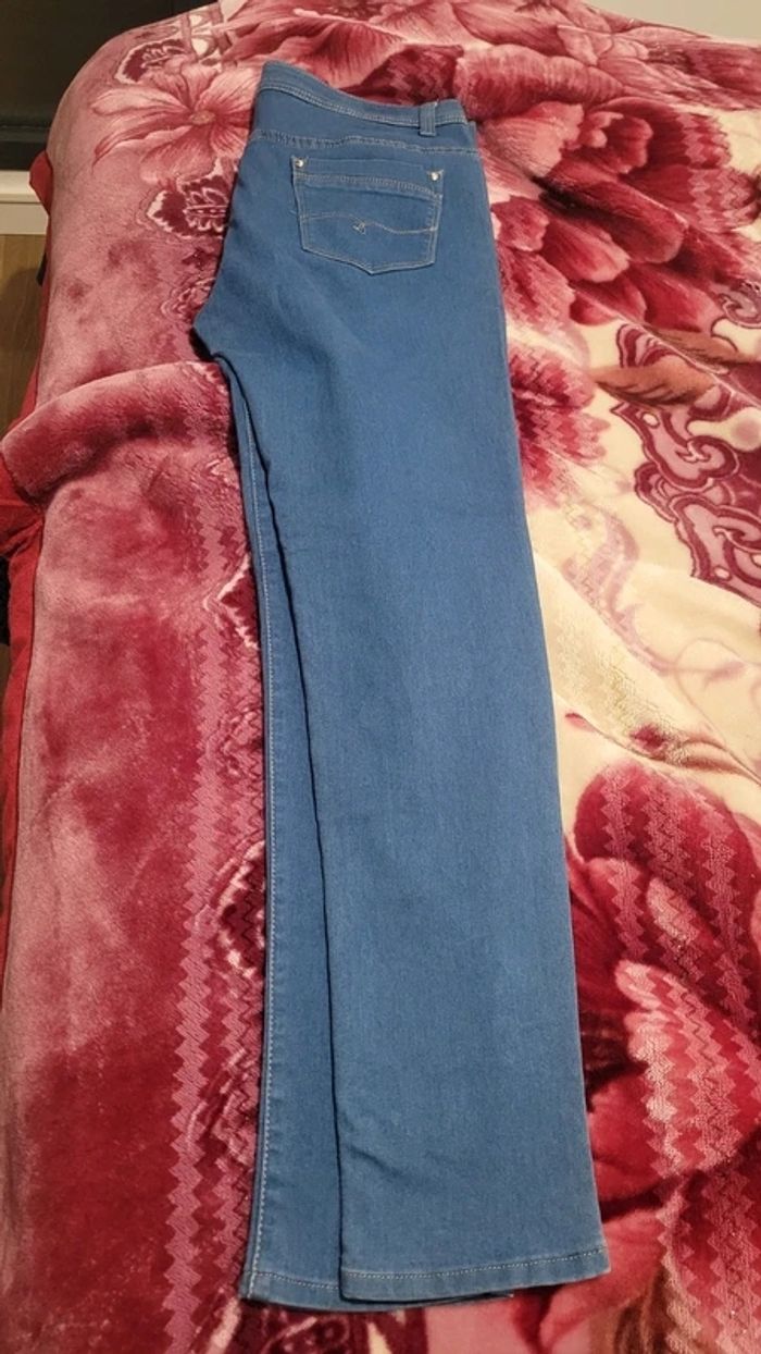 Jean femme taille 46 - photo numéro 2