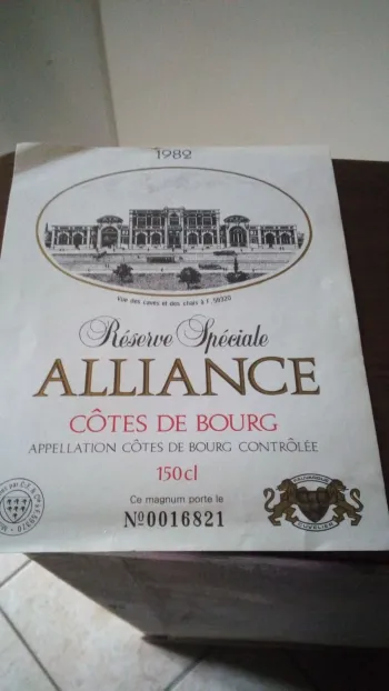 étiquette de vin réserve alliance spéciale côte de bourg 1982 neuve -