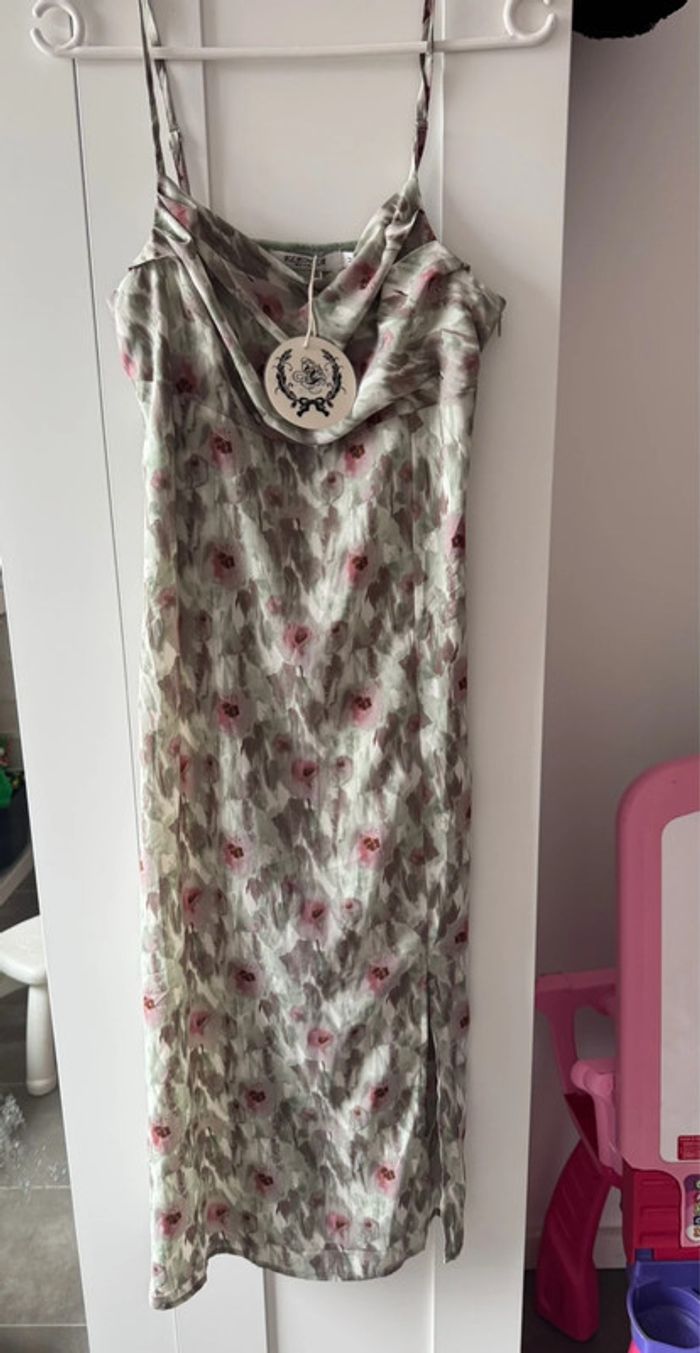 Robe mi-longue