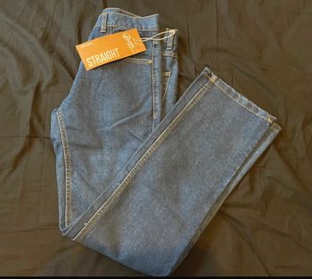 Jean neuf coupe droite KWX taille 40