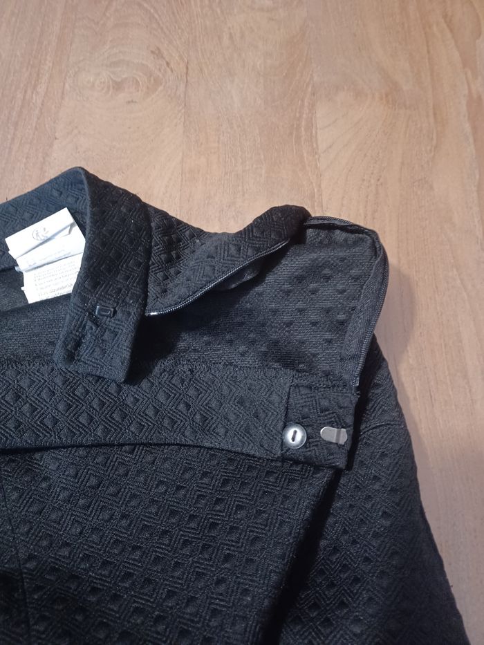 Jupe noire - photo numéro 4