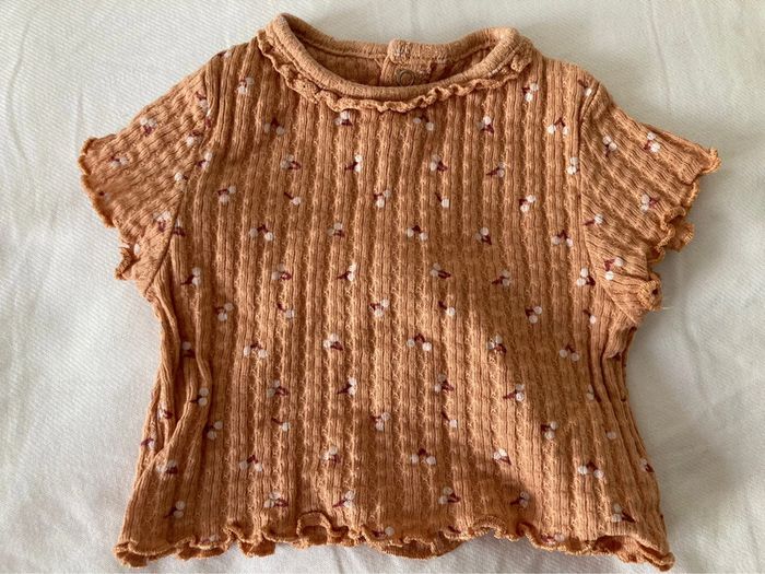 Petit haut bébé fille 1 mois