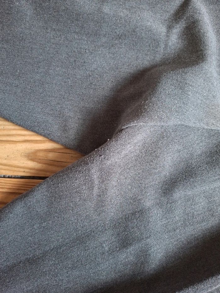 Pantalon sans étiquette mais je dirais taille 7 - photo numéro 2