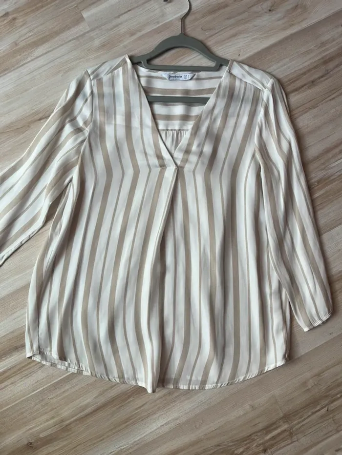 blouse à rayures beige et blanc stradivarius