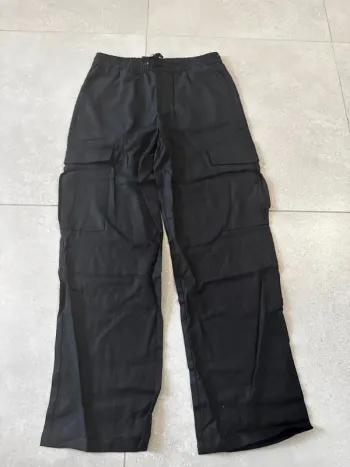 Pantalon noir Adpt, neuf avec étiquette, 40x105cm
