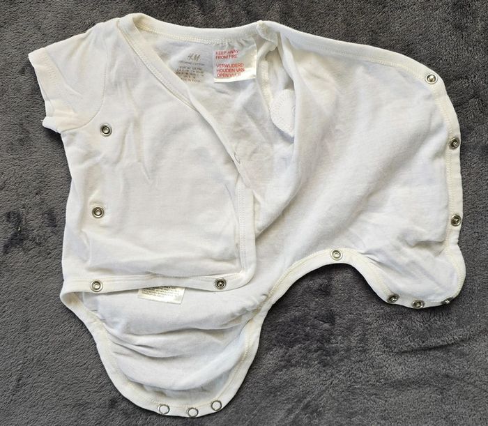 Lot de Bodys H&M - photo numéro 3