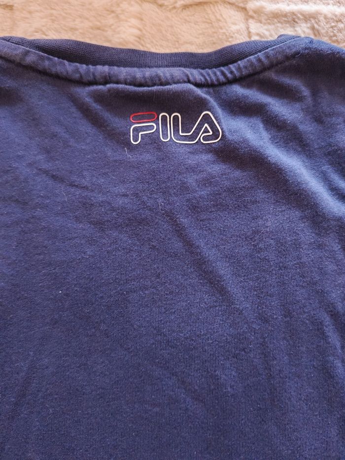 T-shirt Fila bleu marine 11-12 ans – bon état - photo numéro 5