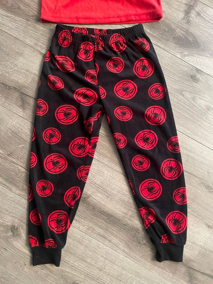 Pyjama Spiderman 5/6 ans 116 centimètres - photo numéro 2