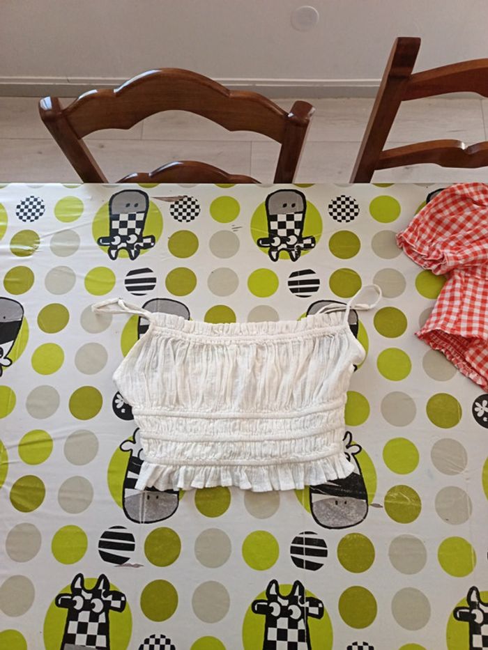 Top court Stradivarius taille M - photo numéro 2