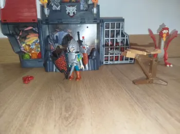 Prison Playmobil avec dragon et guerrier