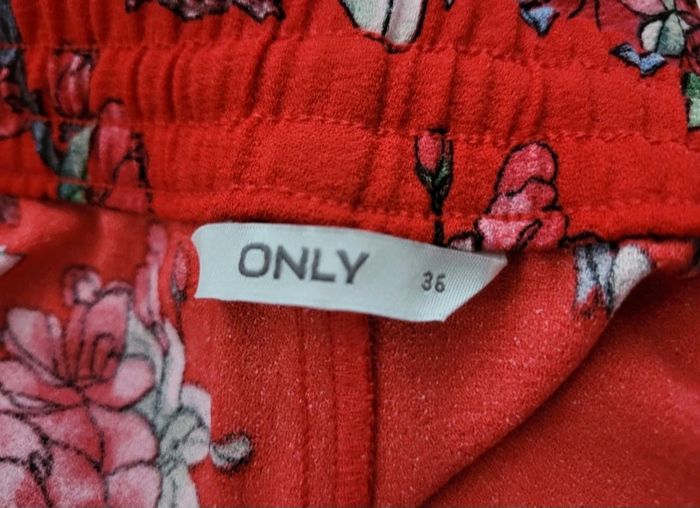Short rouge - photo numéro 3