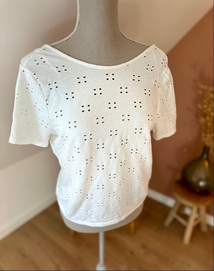 💜 Teeshirt ouvert dans le dos ajourés Kiabi taille 38/40 neuf 💜 - photo numéro 3