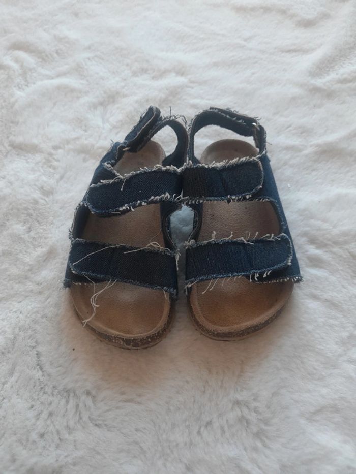 Sandale neuf en cuir 28