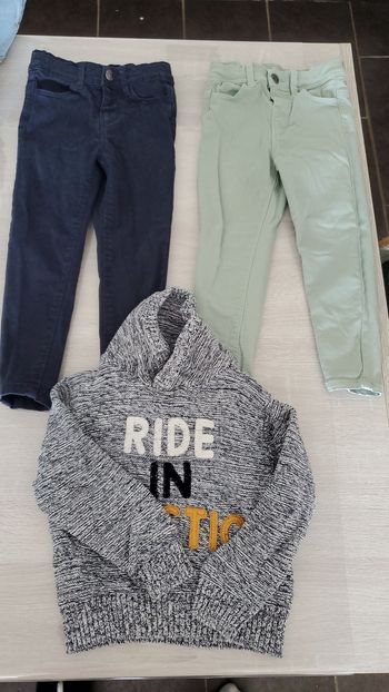 Lot de 2 jeans + 1 pull  garcon 3 ans