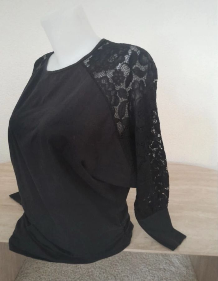 Blouse manches en dentelle