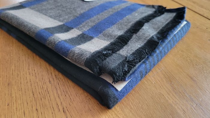 Écharpe homme neuve avec étiquette - photo numéro 4