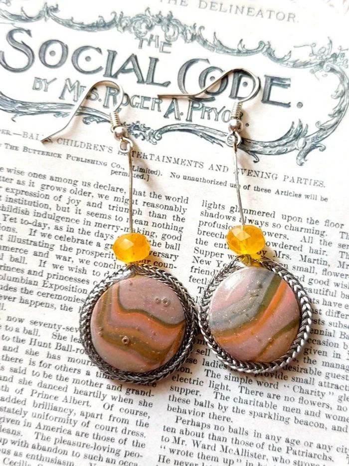 Magnifique paire de boucles d'oreilles pendantes