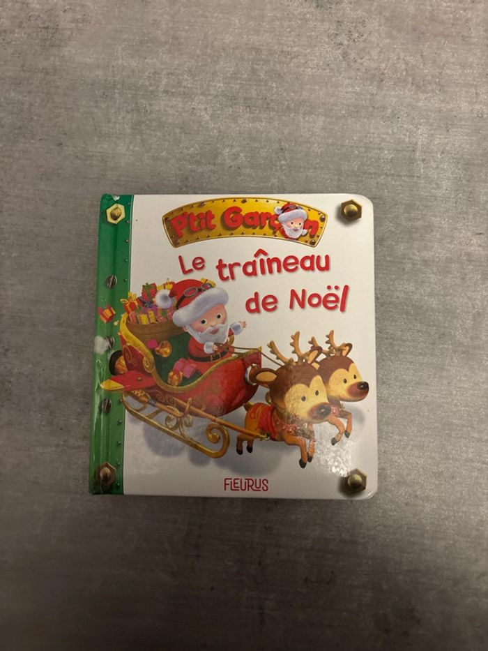 Livre, petit garçon, le traîneau de Noël