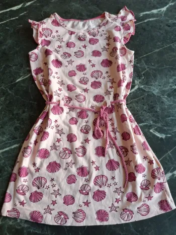 Robe courte 6/7 ans en très bon état