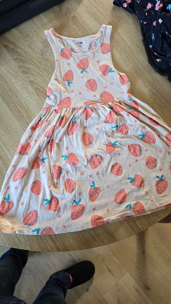 Robe fraises kiabi 8 ans 126 131 cm