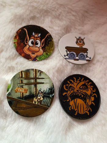 Lot de 3 pogs Hugo + un Kini / slammer / dégommeur.