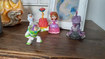 Lot figurines Disney Pixar enfant – Buzz l’Éclair, Olaf, Princesse Sofia + Léon – Bon éta