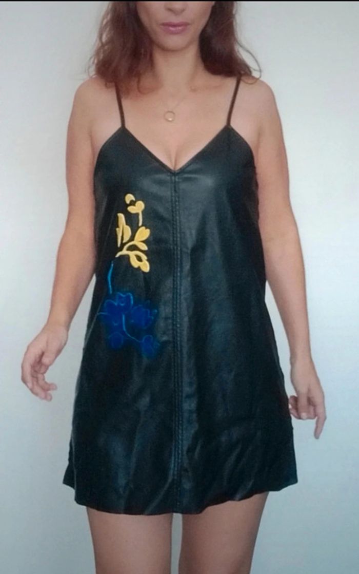 Robe sexychic similicuir taille 40 - photo numéro 2