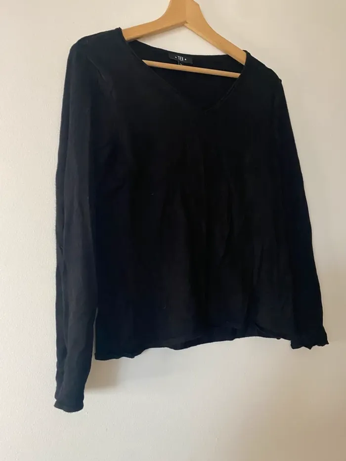Pull femme noir col V  (DD) - photo numéro 2