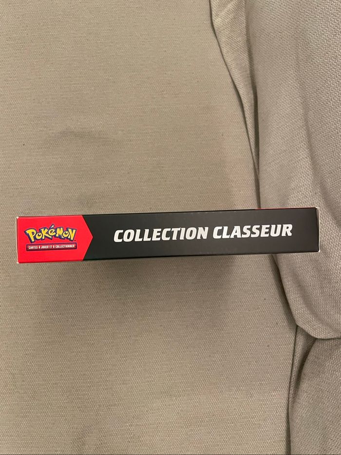 Coffret Collection Classeur Pokémon Évolutions Prismatiques EV8.5 Neuf FR Scellé - photo numéro 5