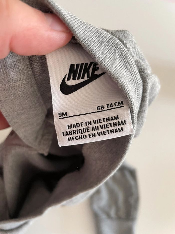 Combinaison bébé taille 12 mois Nike - photo numéro 3