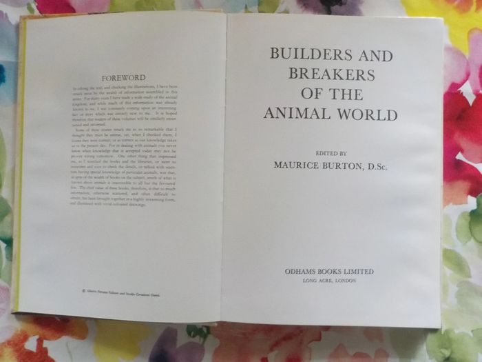Builders and breakers of the animal world Animal world in colour M. Burton - photo numéro 5