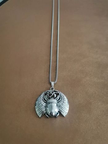 Collier et pendentif spirituel égyptien scarabée et œil d horus