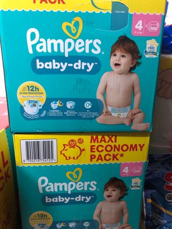 Couche Pampers taille 4 