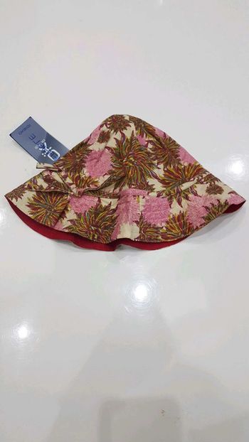 Chapeau  réversible  taille  50  neuf
