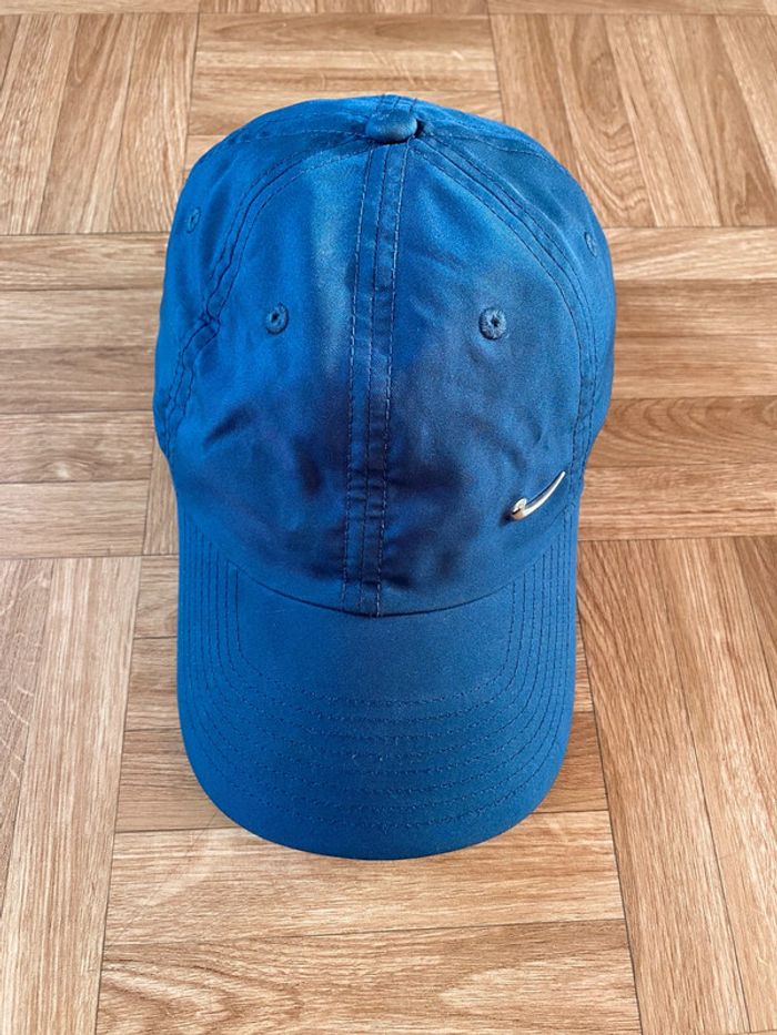 Casquette bleu marine Nike sans structure avec Swoosh métallique - photo numéro 2